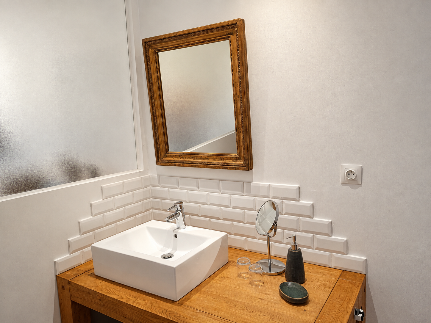Salle de bain privative d'une chambre standard