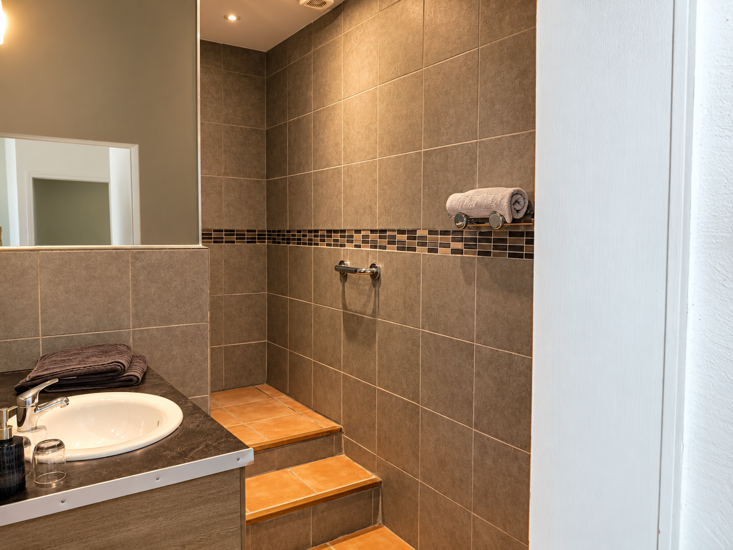 Douche privative d'une chambre standard