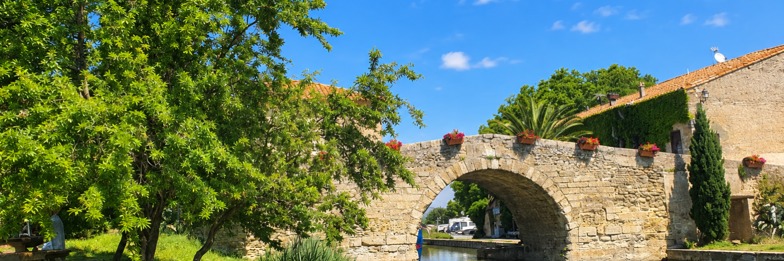 Le Somail sur le Canal du Midi près de L'Aur Blan
